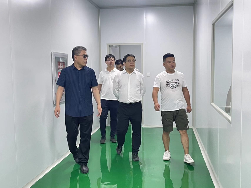 石嘴山市惠農(nóng)區(qū)委副書(shū)記、區(qū)長(zhǎng)馬仲武 蒞臨寧夏興康恒潤(rùn)農(nóng)業(yè)科技發(fā)展有限公司指導(dǎo)工作