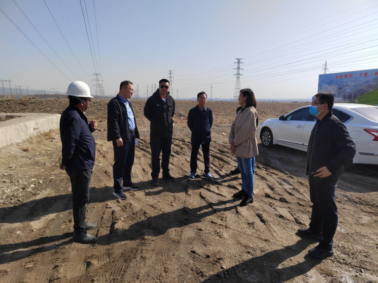 石嘴山市科技局黨組書記、局長周福禎，惠農區(qū)委常委、組織部部長杜春紅到興康恒潤調研