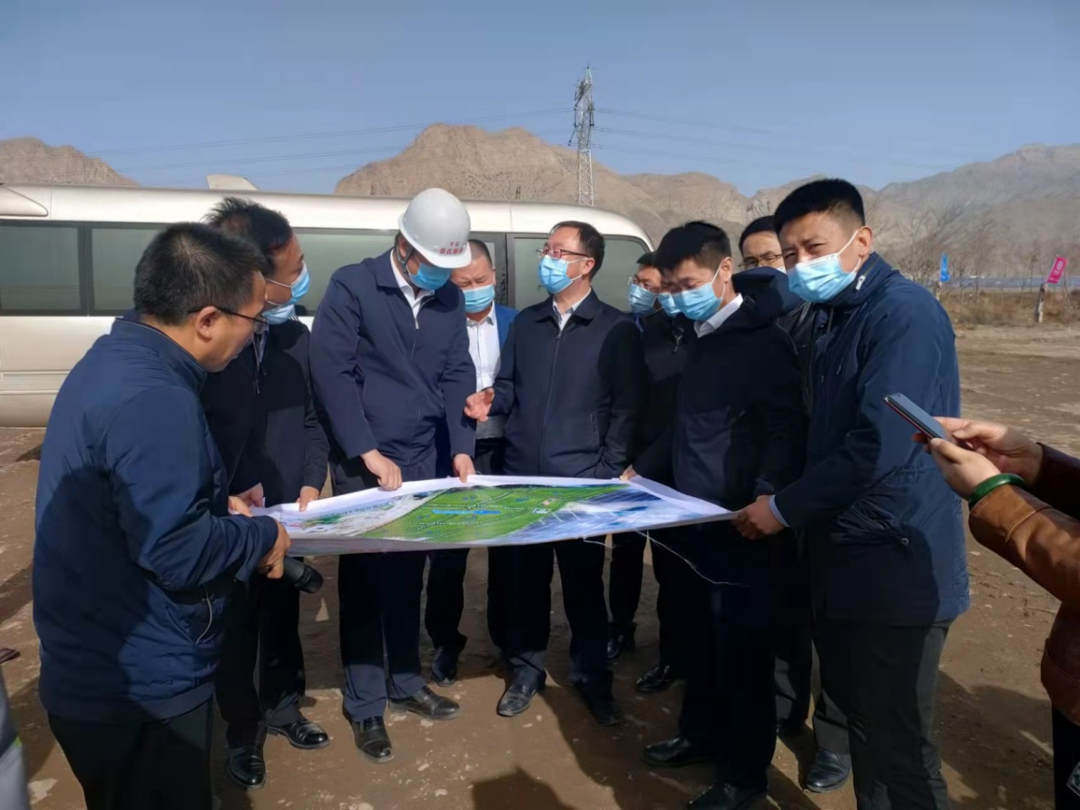 石嘴山市委書(shū)記王剛到寧夏興康恒潤(rùn)農(nóng)業(yè)科技發(fā)展有限公司項(xiàng)目基地視察